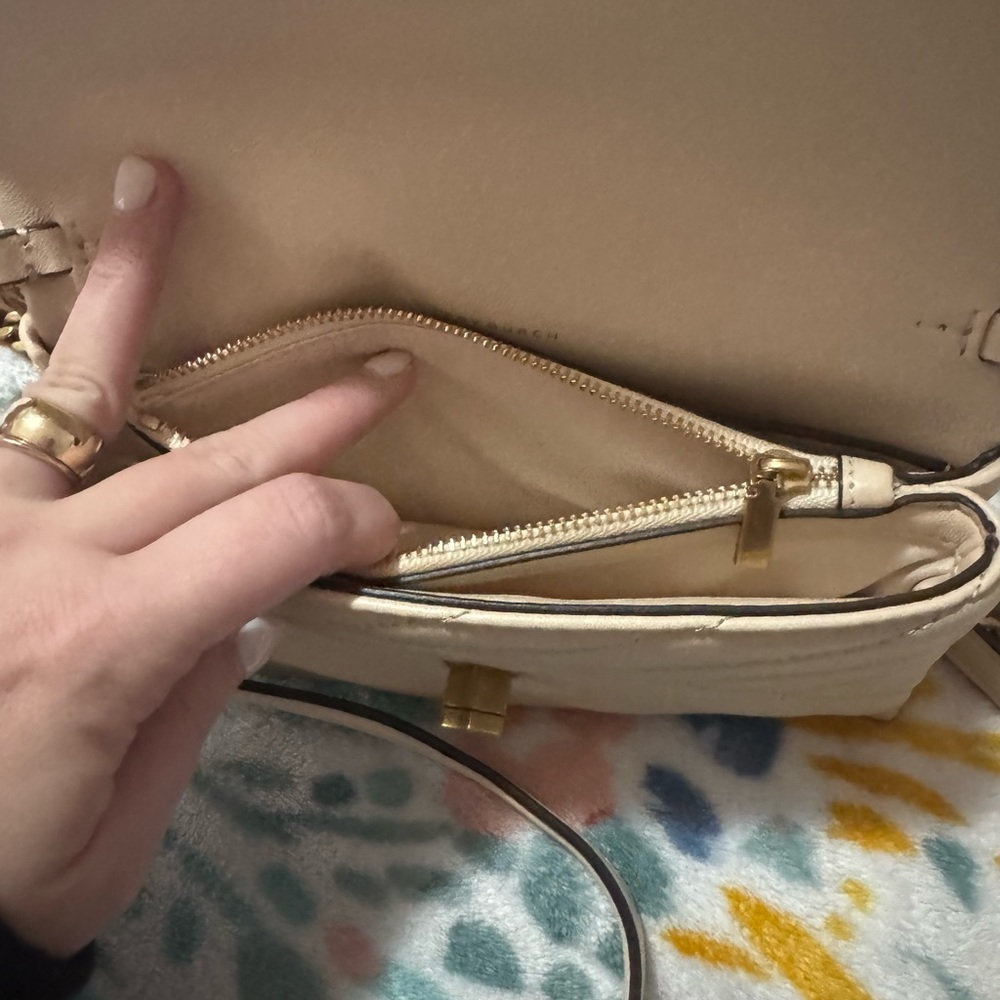 Tory Burch Beige Quilted Crossbody Bag - Picture 4 of 5